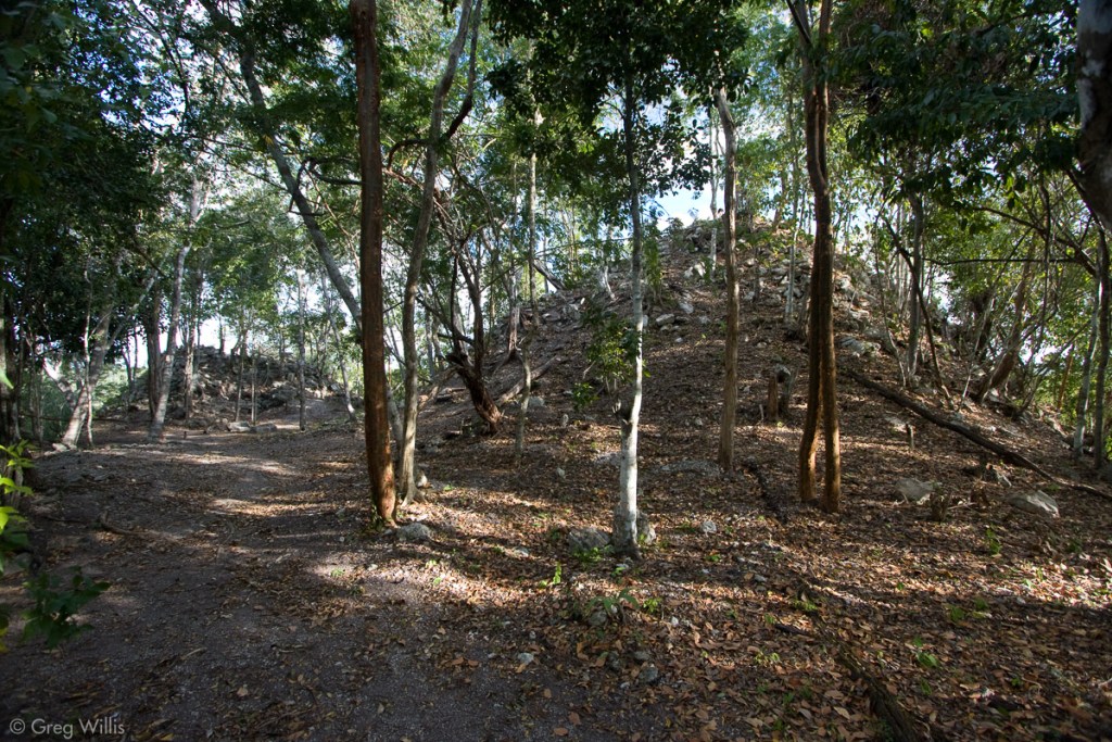 Los Monos pyramid, Mirador